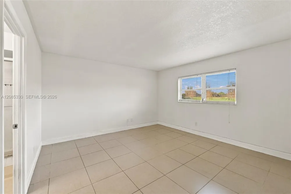 2431 SW 82nd Ave #103 Davie, FL 33324