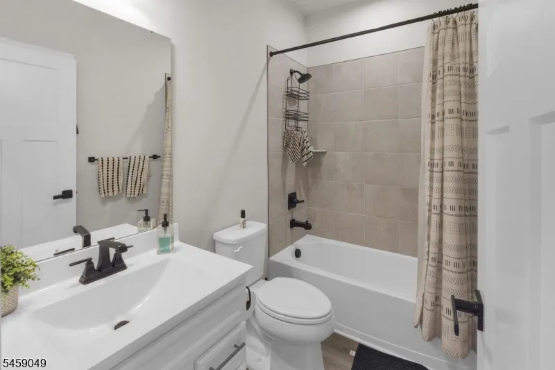 3 Saw Mill Cir Hackettstown Town, NJ 07840
