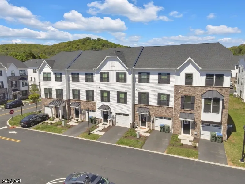 3 Saw Mill Cir Hackettstown Town, NJ 07840