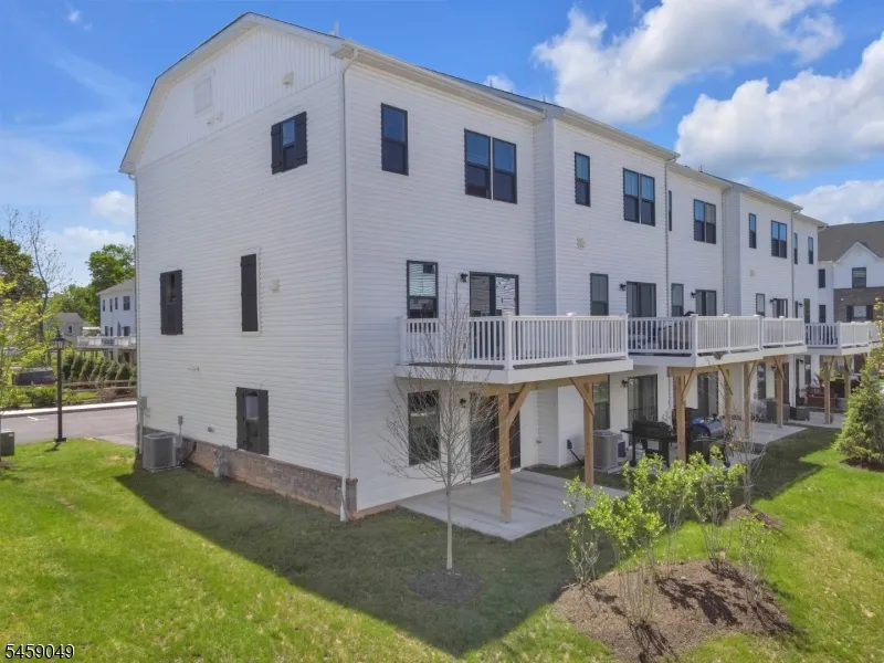 3 Saw Mill Cir Hackettstown Town, NJ 07840