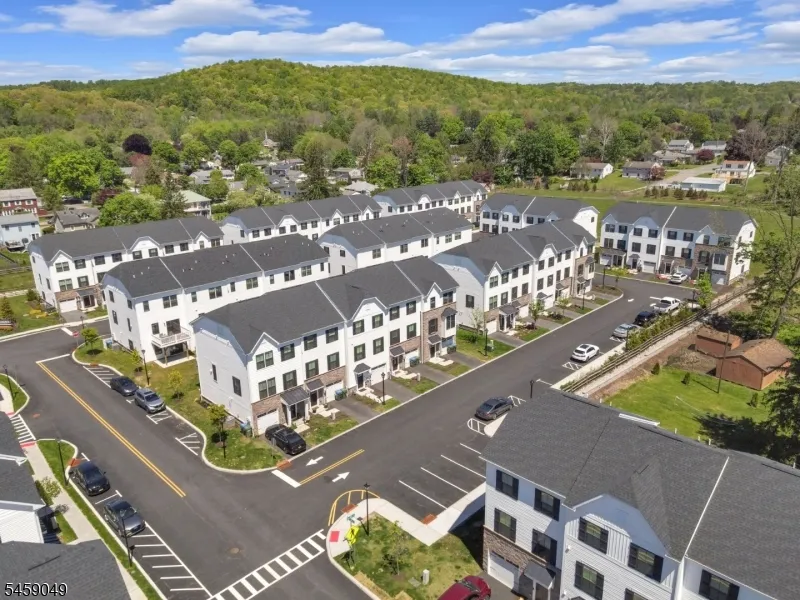 3 Saw Mill Cir Hackettstown Town, NJ 07840