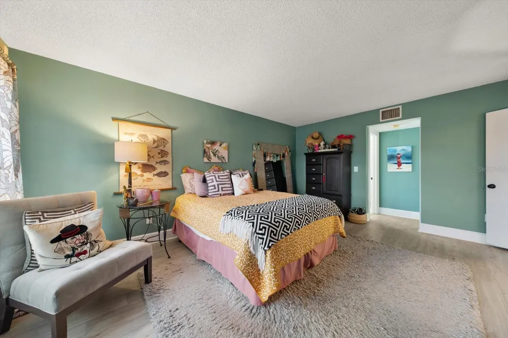 131 BLUFF VIEW DRIVE #106 Belleair Bluffs, FL 33770