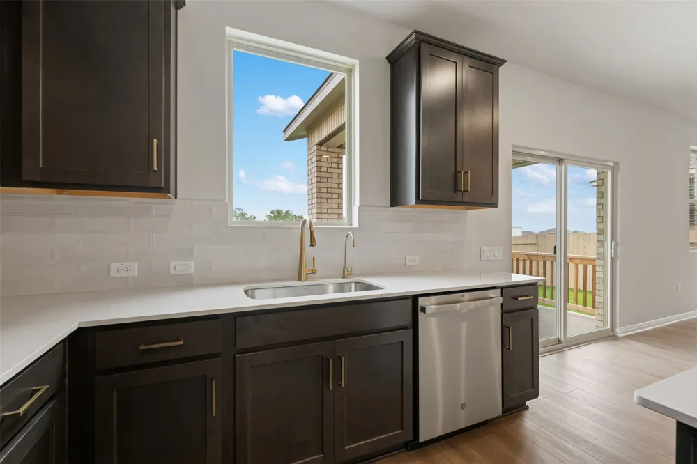 135 Arlington Park Loop Hutto, TX 78634