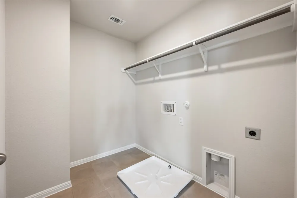 135 Arlington Park Loop Hutto, TX 78634