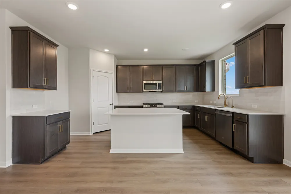 135 Arlington Park Loop Hutto, TX 78634
