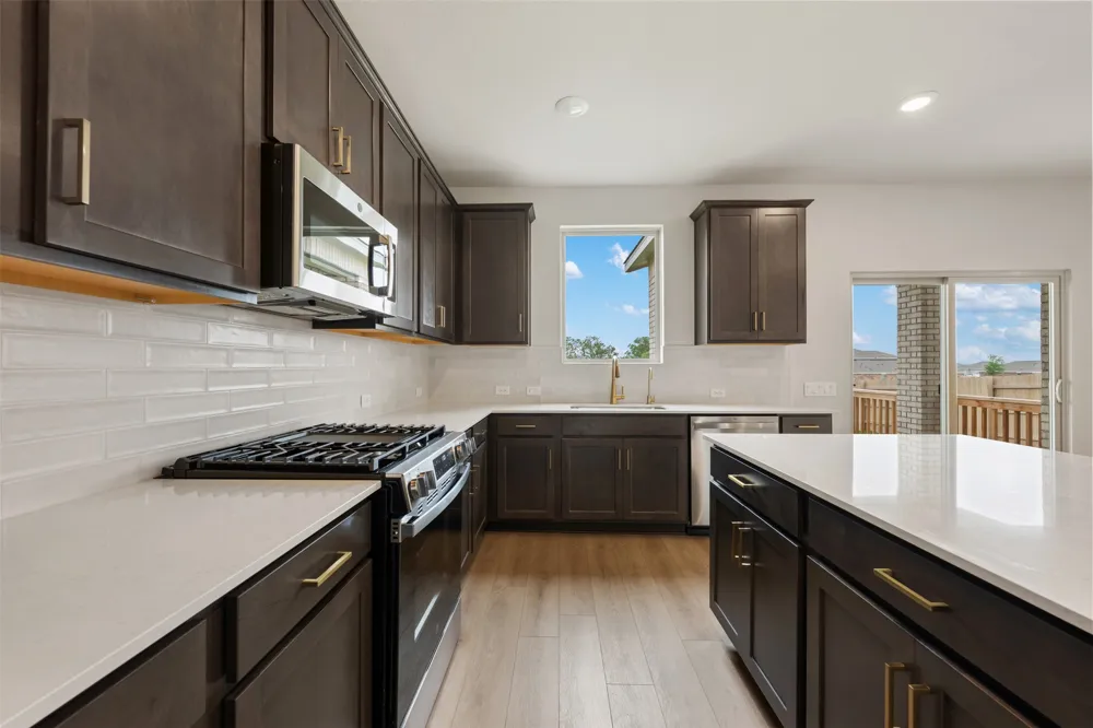 135 Arlington Park Loop Hutto, TX 78634
