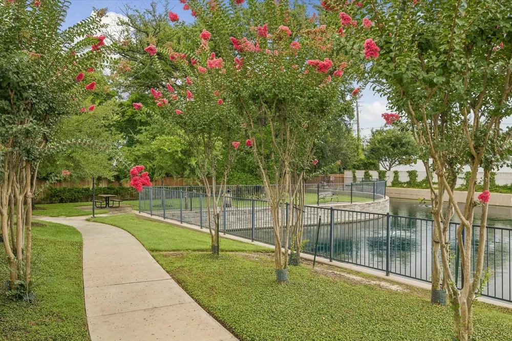 5013 Lehman Oaks Drive Houston, TX 77018