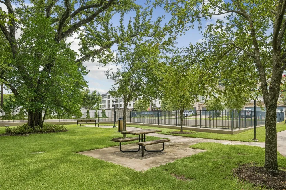 5013 Lehman Oaks Drive Houston, TX 77018