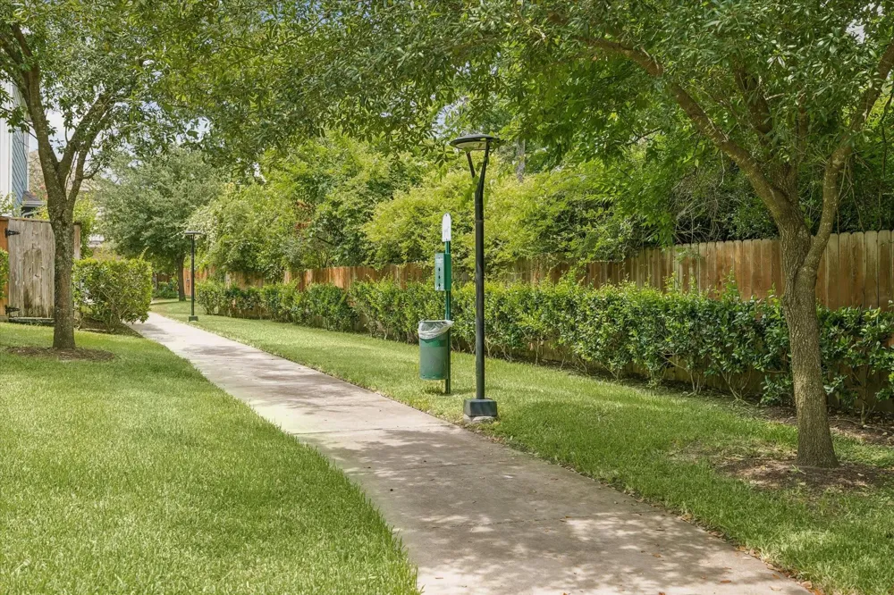 5013 Lehman Oaks Drive Houston, TX 77018