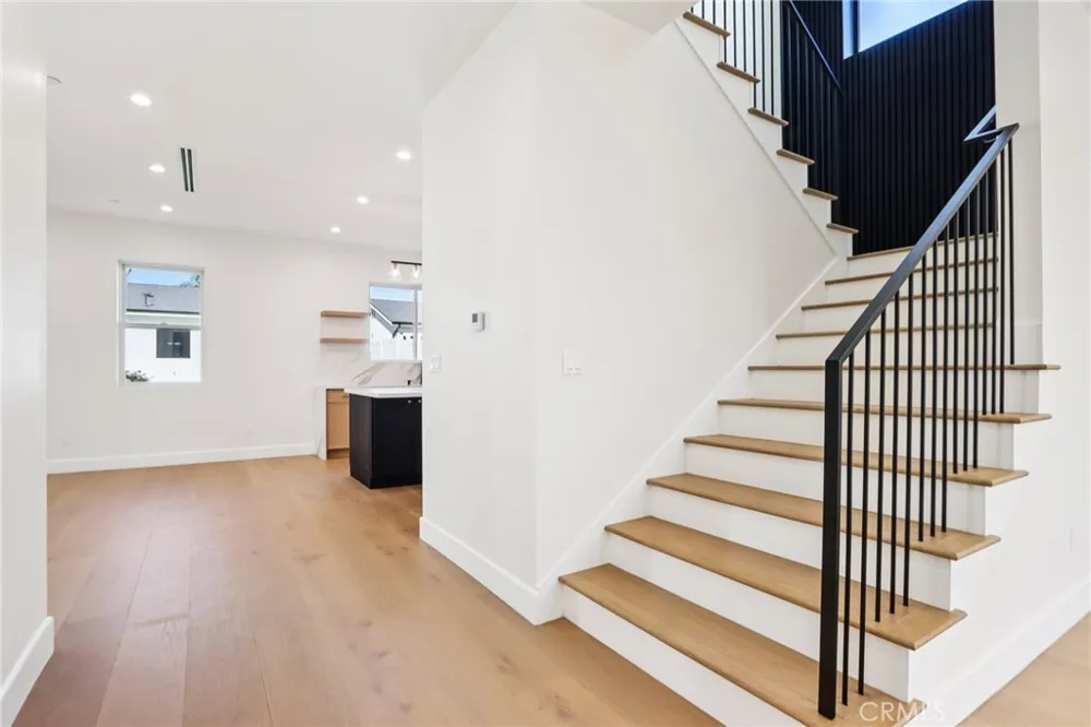 14931 Vose Street Van Nuys, CA 91405