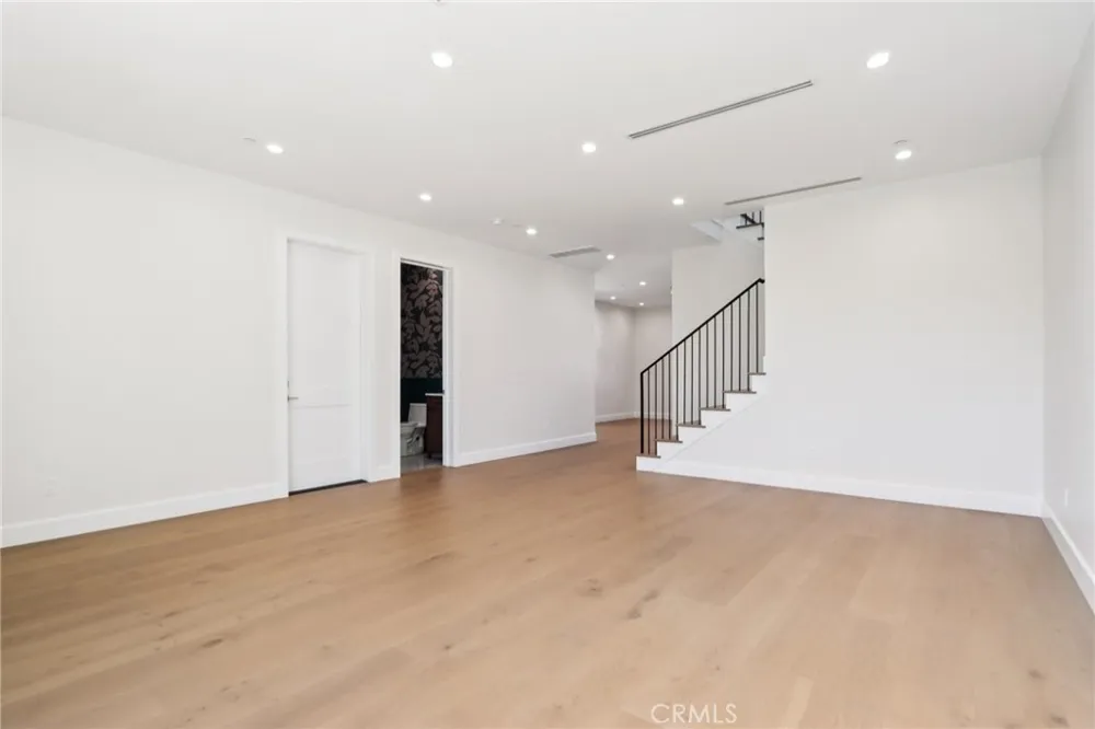 14931 Vose Street Van Nuys, CA 91405