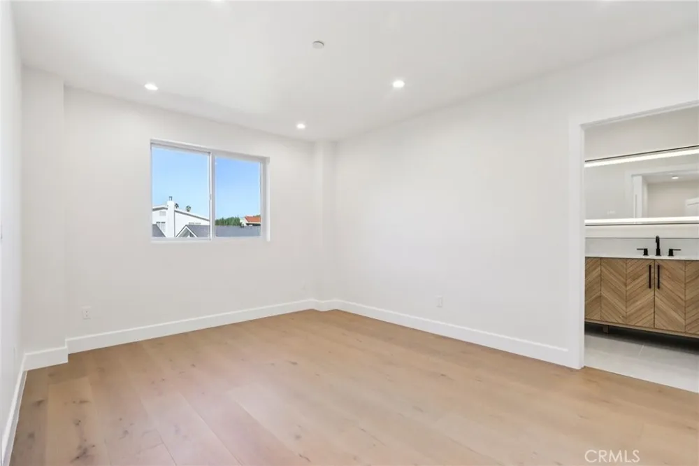 14931 Vose Street Van Nuys, CA 91405