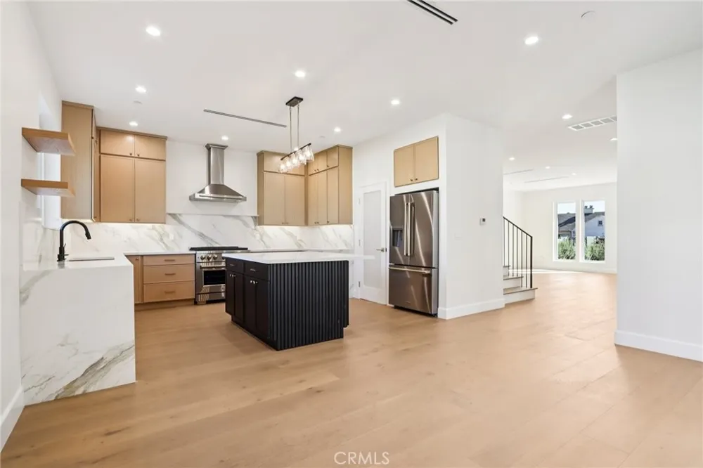 14931 Vose Street Van Nuys, CA 91405