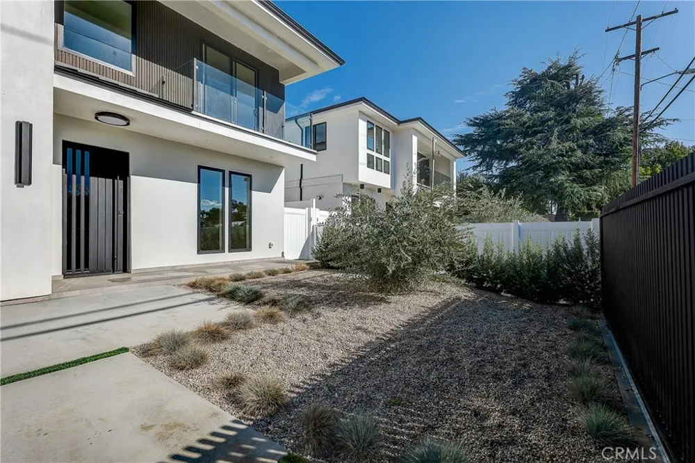 14931 Vose Street Van Nuys, CA 91405
