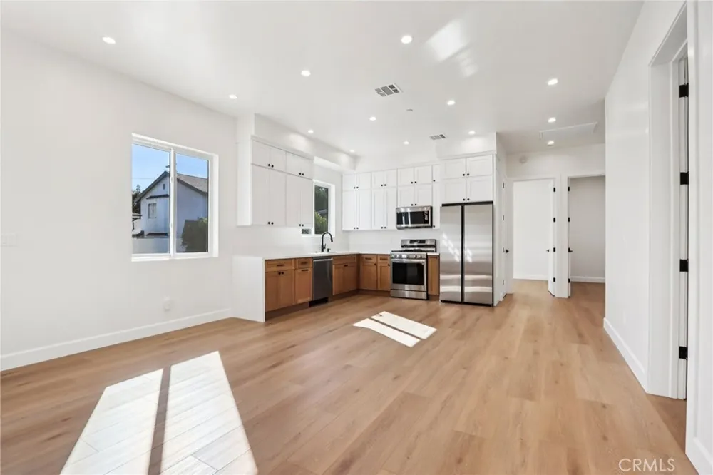 14931 Vose Street Van Nuys, CA 91405