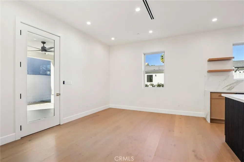 14931 Vose Street Van Nuys, CA 91405