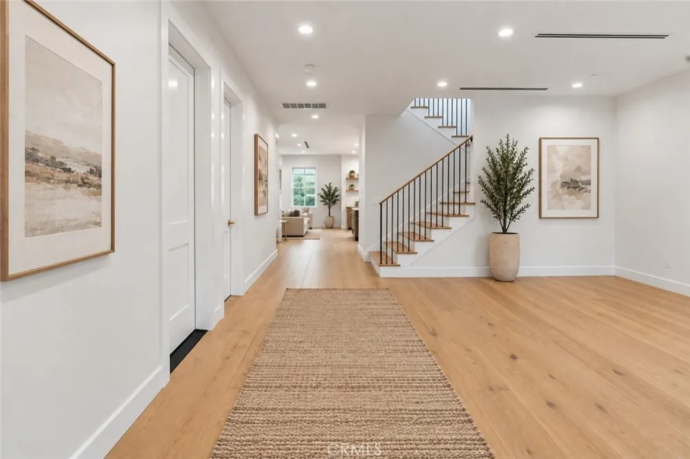 14931 Vose Street Van Nuys, CA 91405