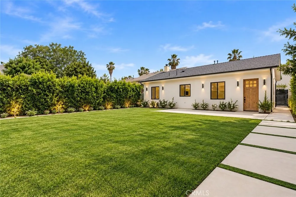14931 Vose Street Van Nuys, CA 91405