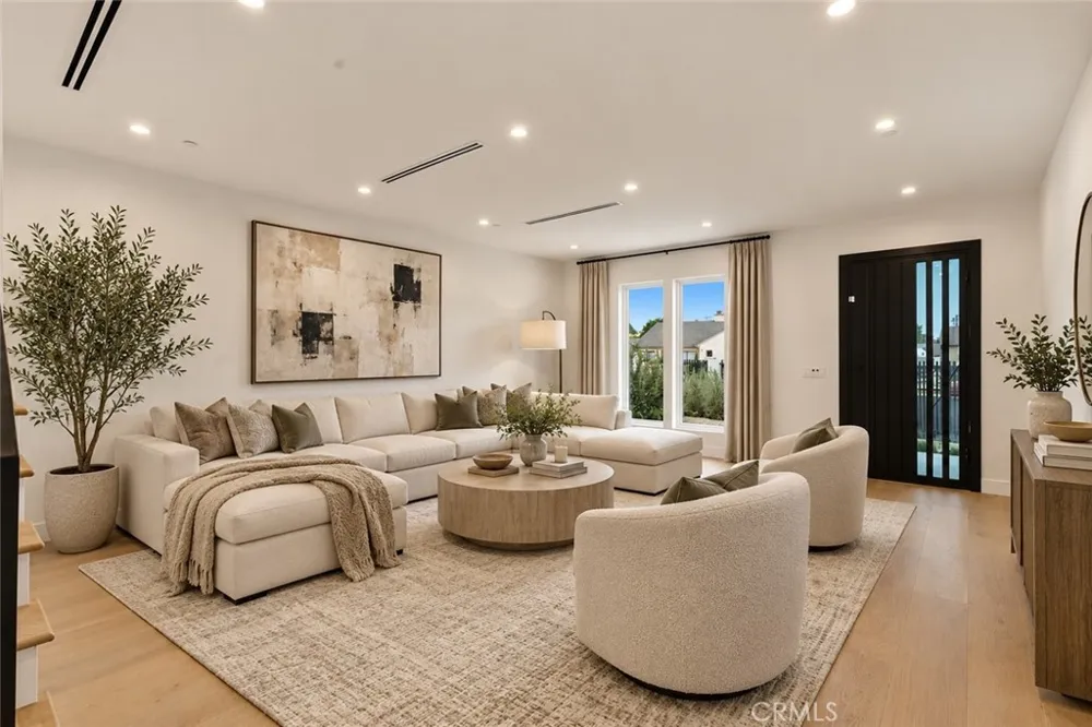 14931 Vose Street Van Nuys, CA 91405