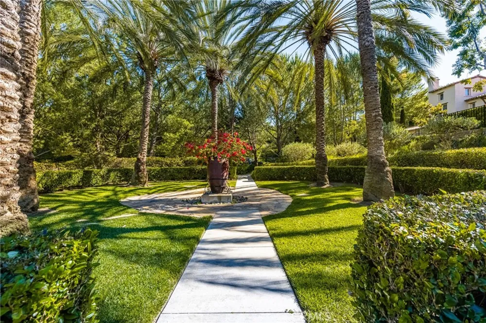 34 Talmont Newport Coast, CA 92657