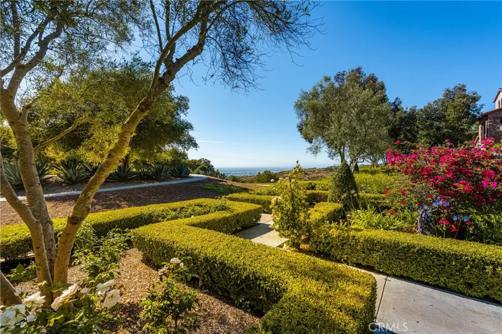 34 Talmont Newport Coast, CA 92657