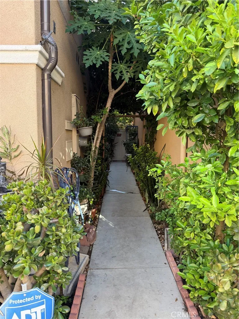 10349 Diamond Way Pacoima, CA 91331