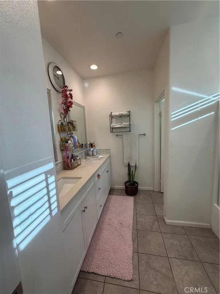 10349 Diamond Way Pacoima, CA 91331
