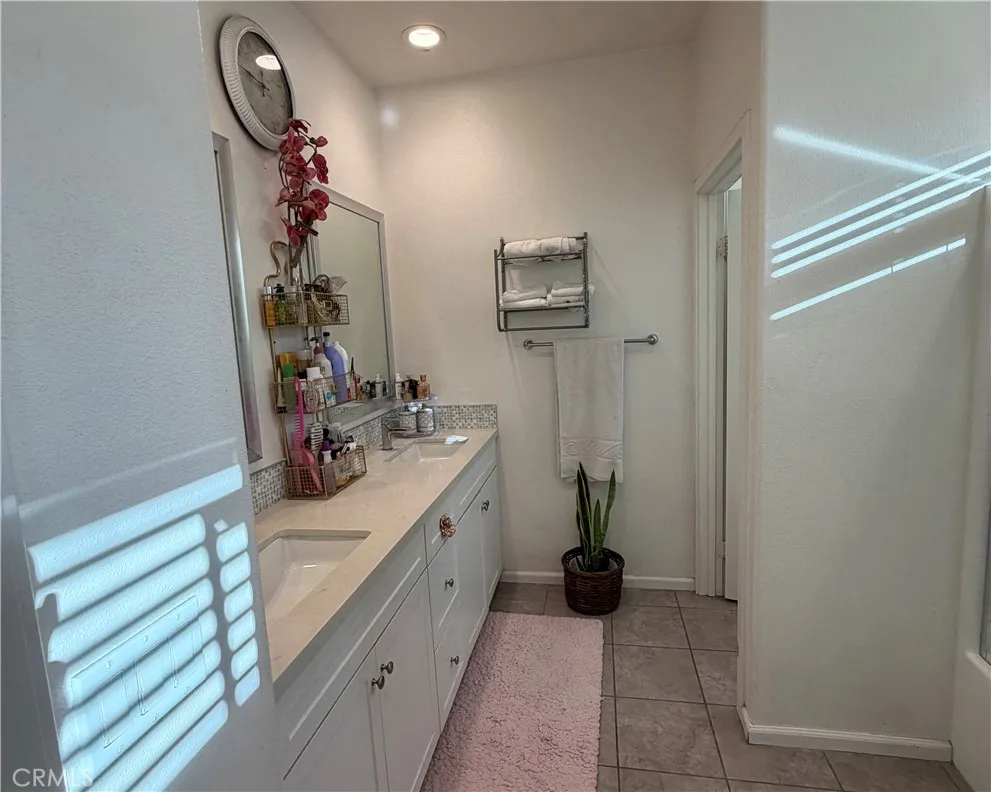 10349 Diamond Way Pacoima, CA 91331