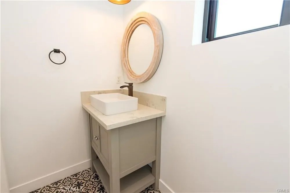 7900 Naylor Los Angeles, CA 90045