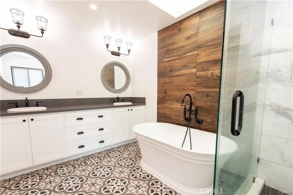 7900 Naylor Los Angeles, CA 90045