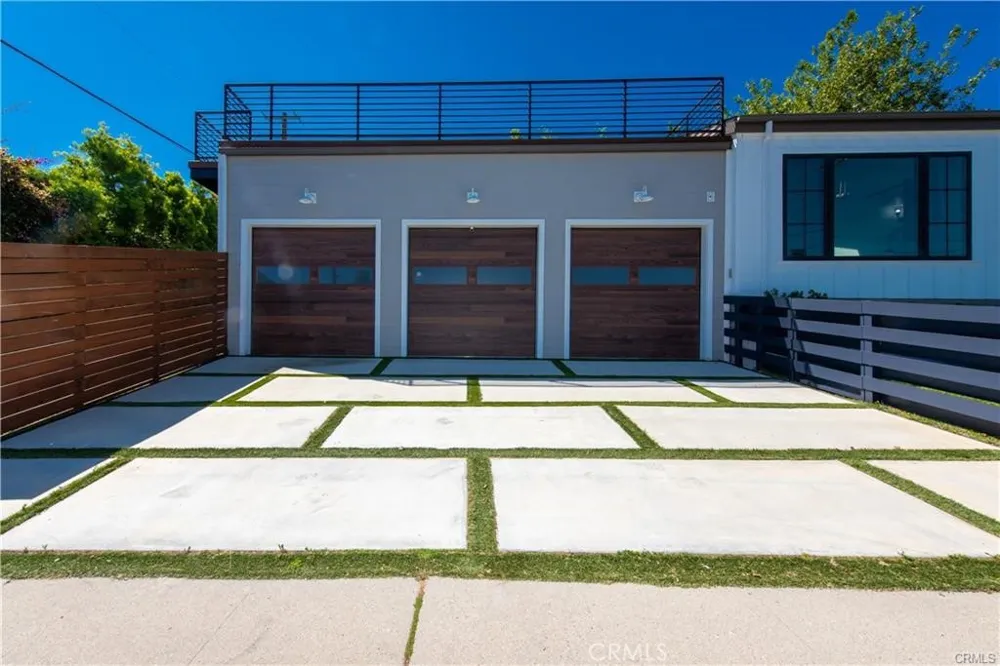 7900 Naylor Los Angeles, CA 90045