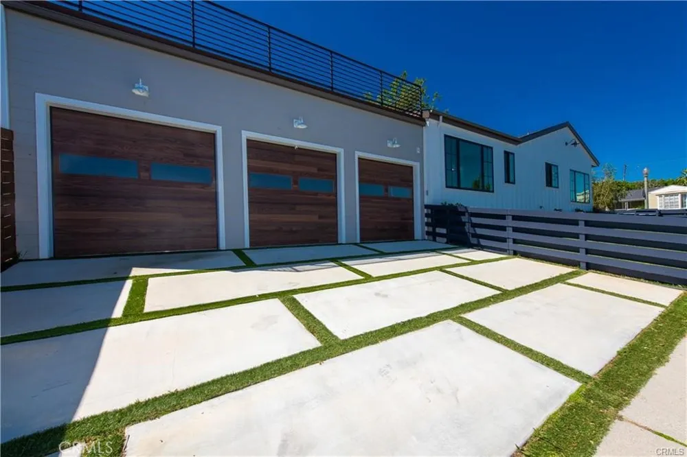 7900 Naylor Los Angeles, CA 90045