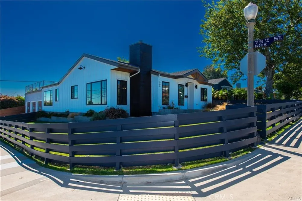7900 Naylor Los Angeles, CA 90045