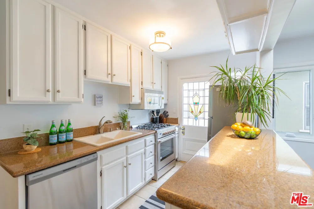 851 Oxford Avenue Marina del Rey, CA 90292