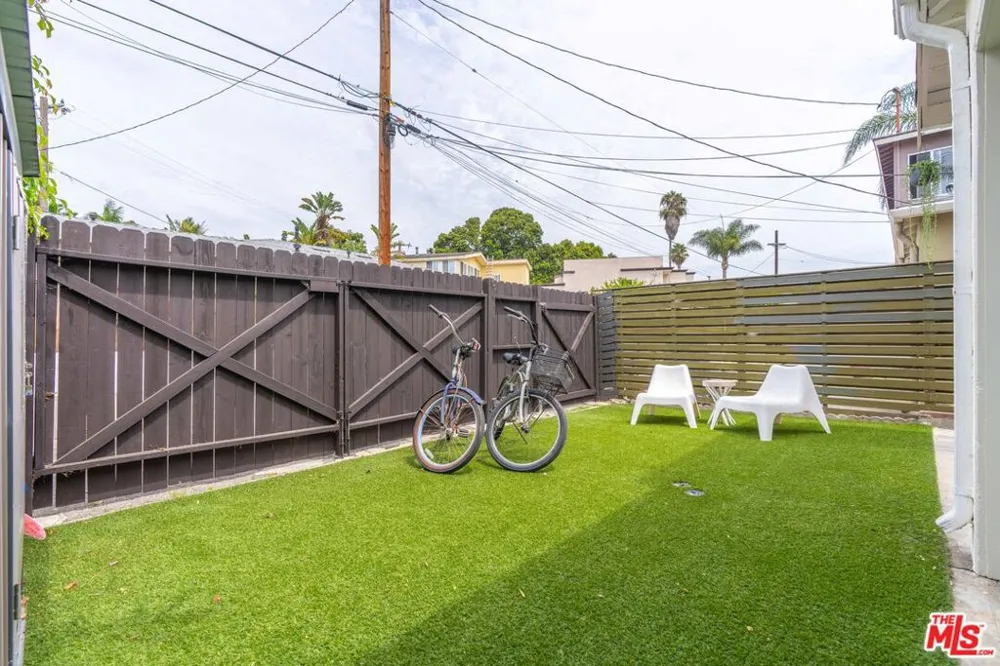 851 Oxford Avenue Marina del Rey, CA 90292