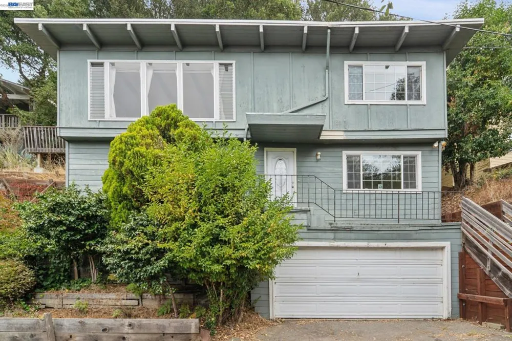 6151 Valley View Rd Oakland, CA 94611