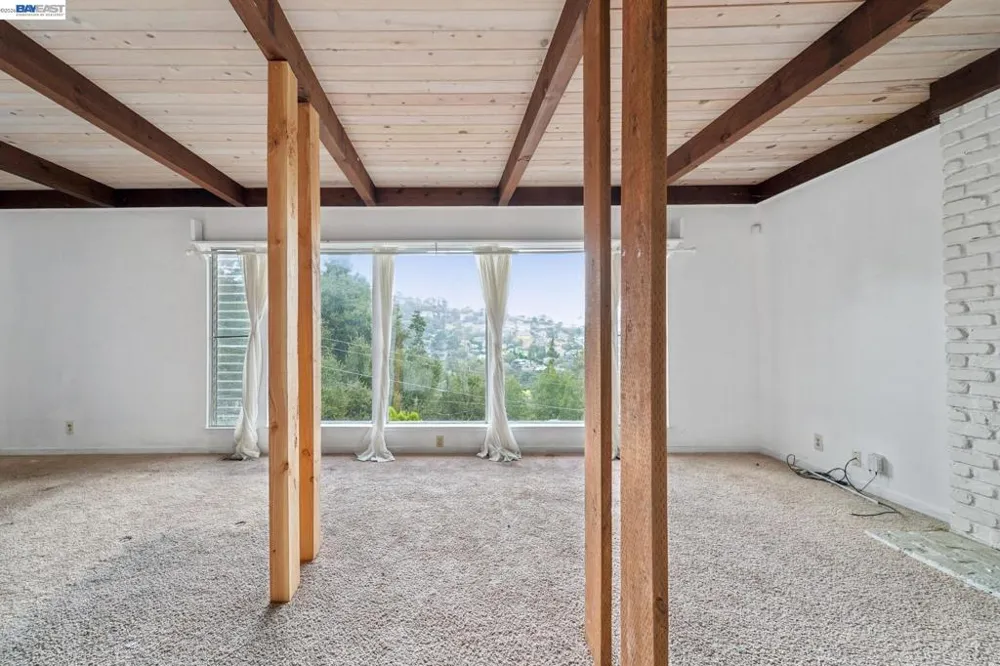 6151 Valley View Rd Oakland, CA 94611