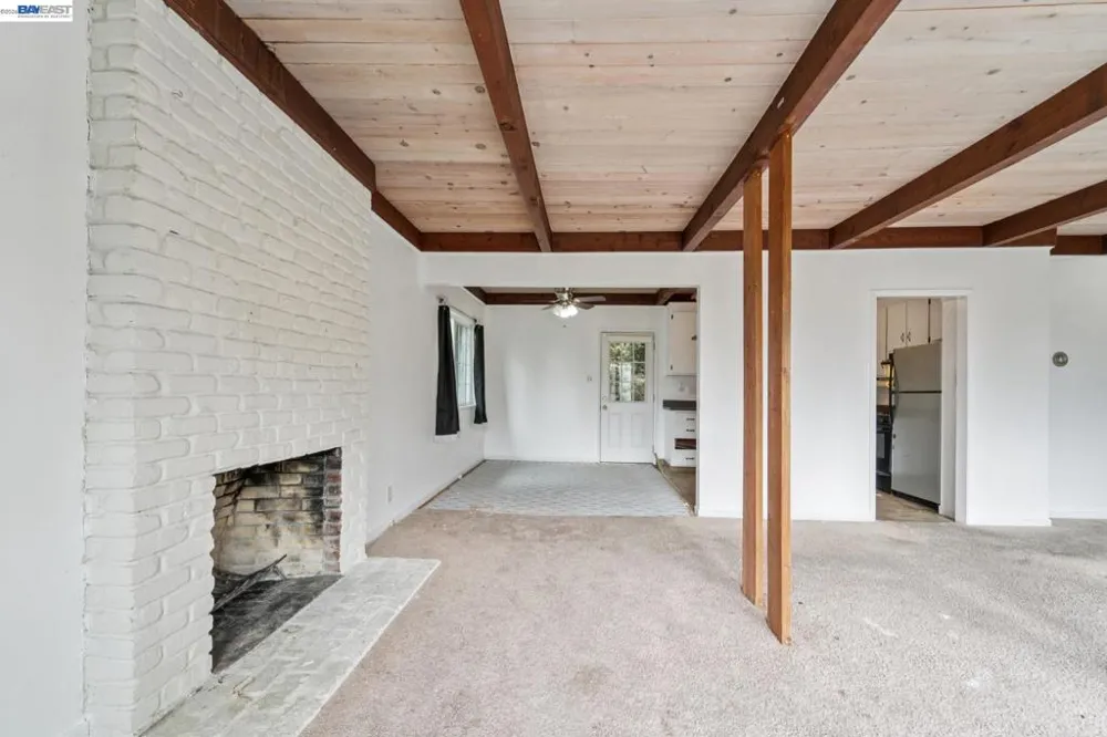 6151 Valley View Rd Oakland, CA 94611