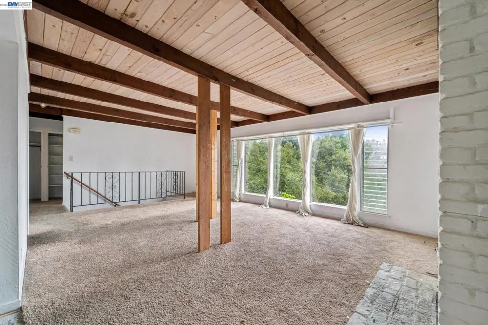 6151 Valley View Rd Oakland, CA 94611