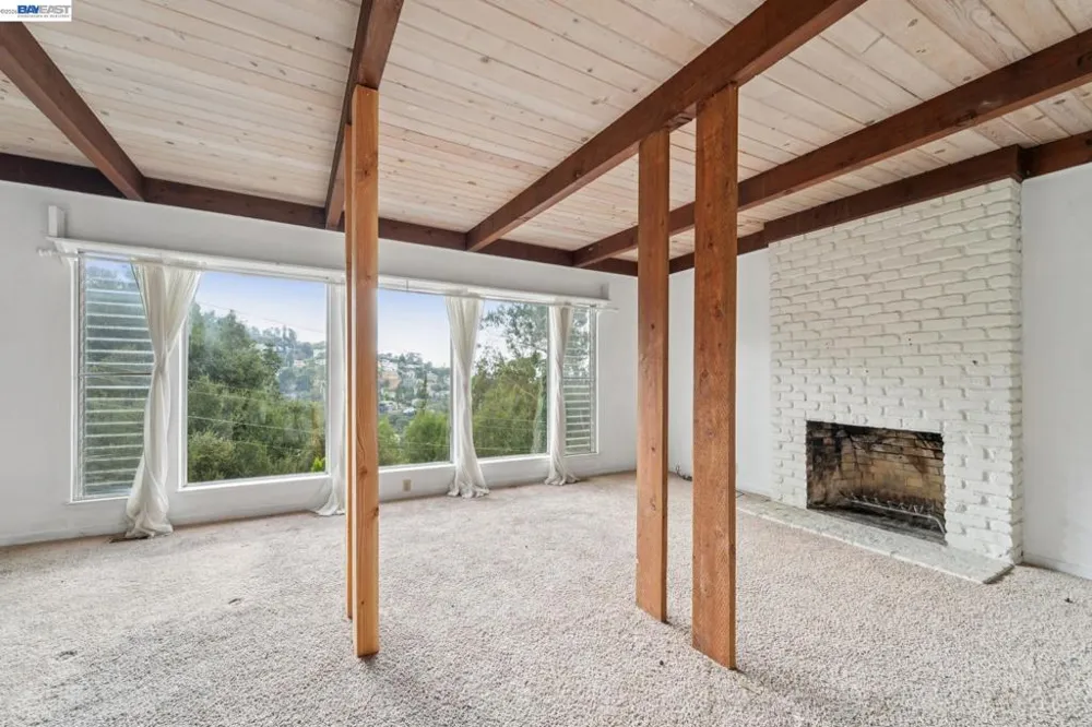 6151 Valley View Rd Oakland, CA 94611