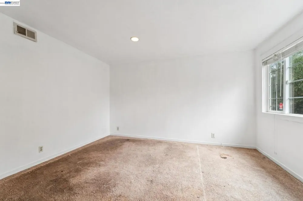 6151 Valley View Rd Oakland, CA 94611