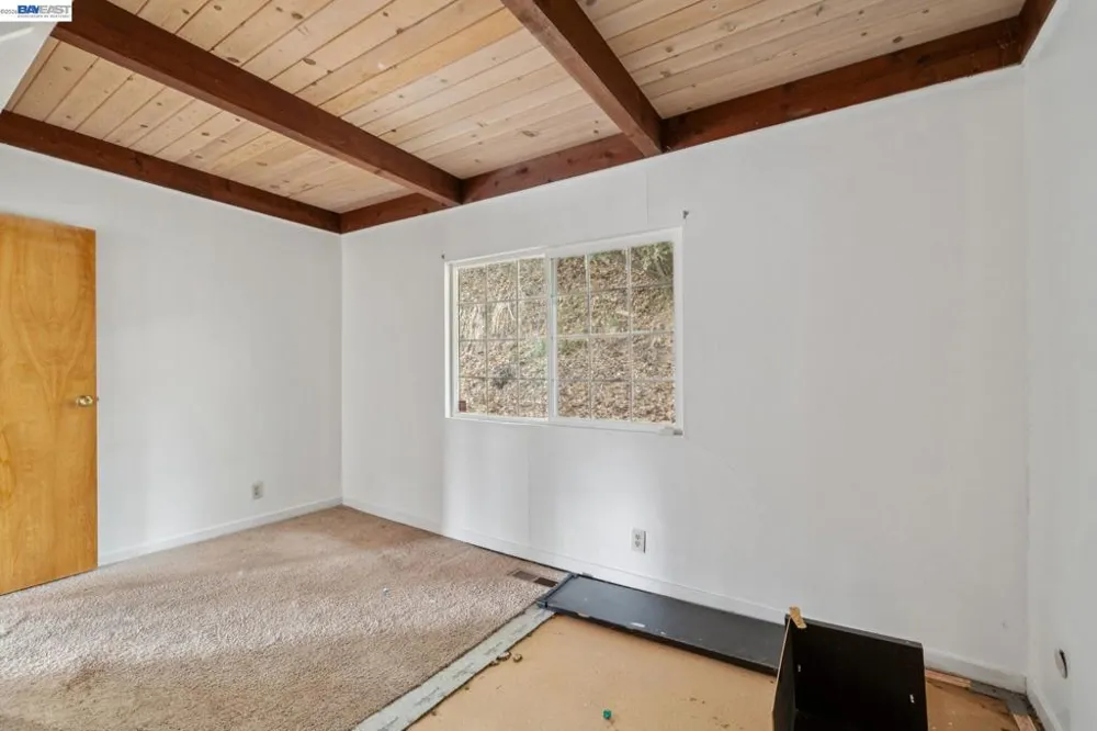 6151 Valley View Rd Oakland, CA 94611