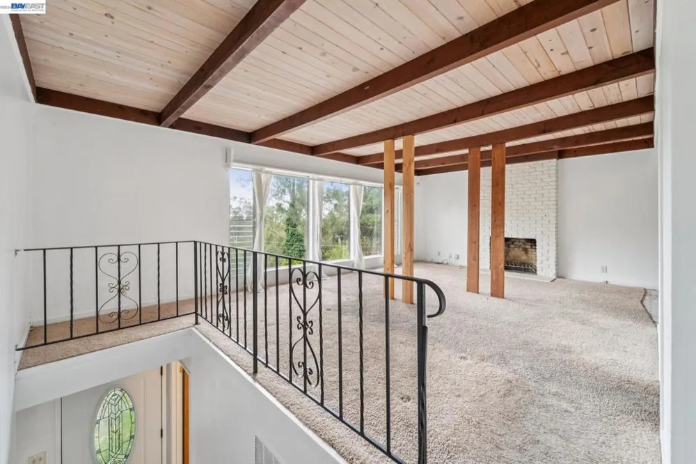 6151 Valley View Rd Oakland, CA 94611