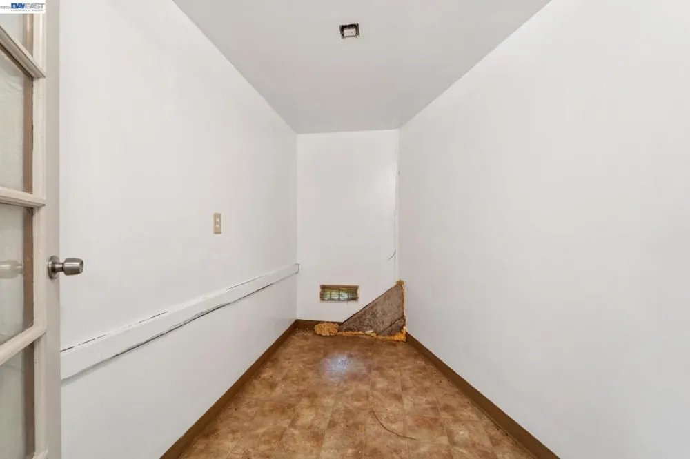 6151 Valley View Rd Oakland, CA 94611