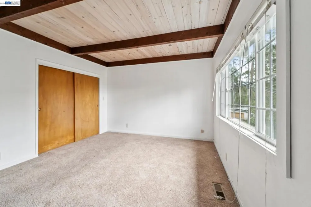 6151 Valley View Rd Oakland, CA 94611