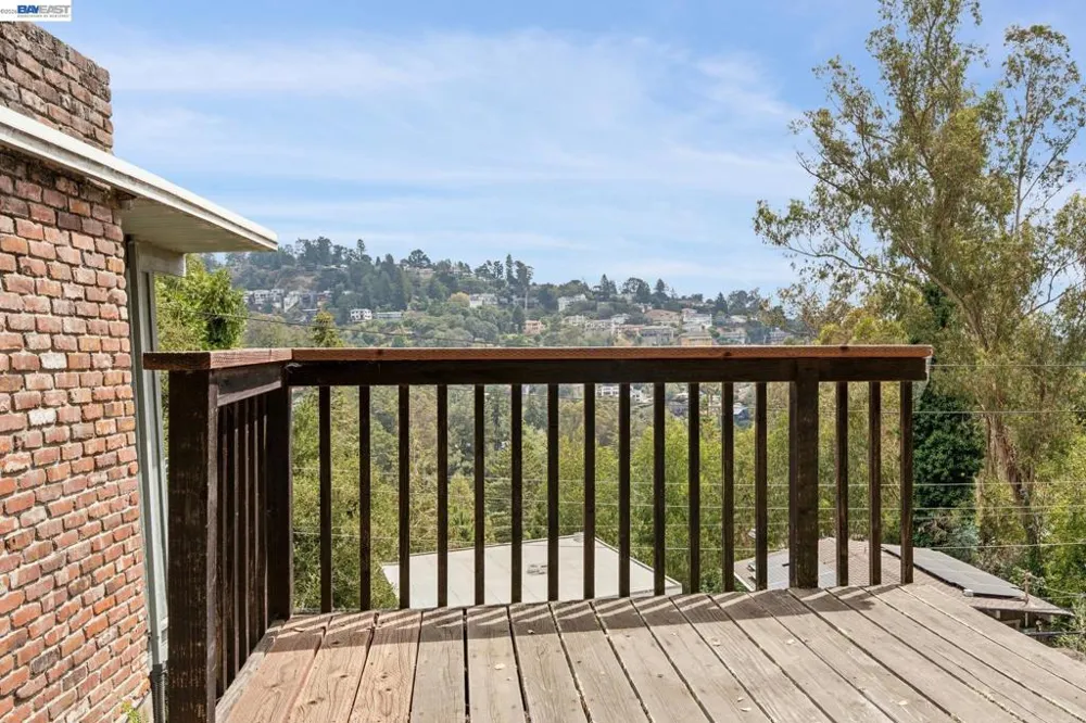 6151 Valley View Rd Oakland, CA 94611