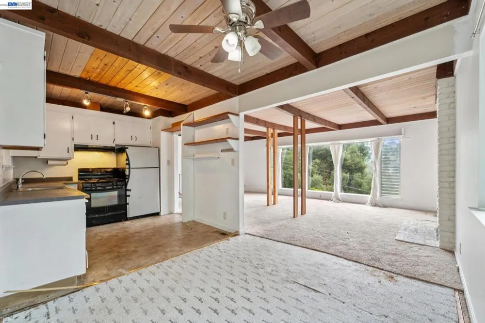 6151 Valley View Rd Oakland, CA 94611