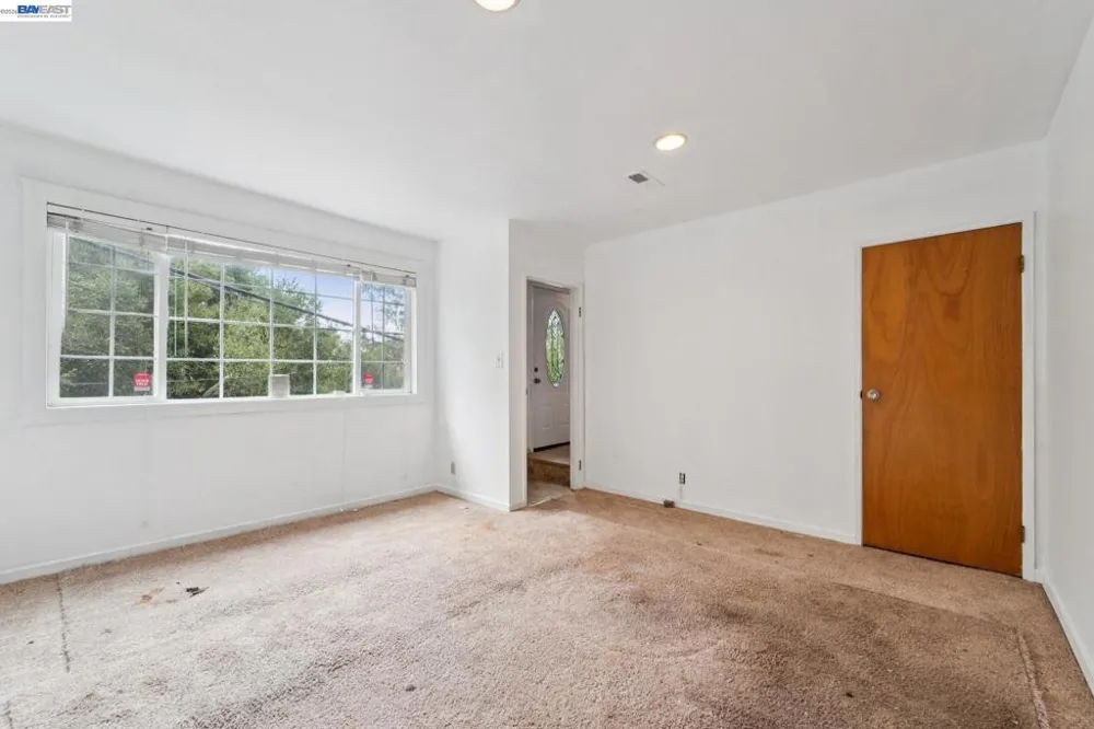 6151 Valley View Rd Oakland, CA 94611