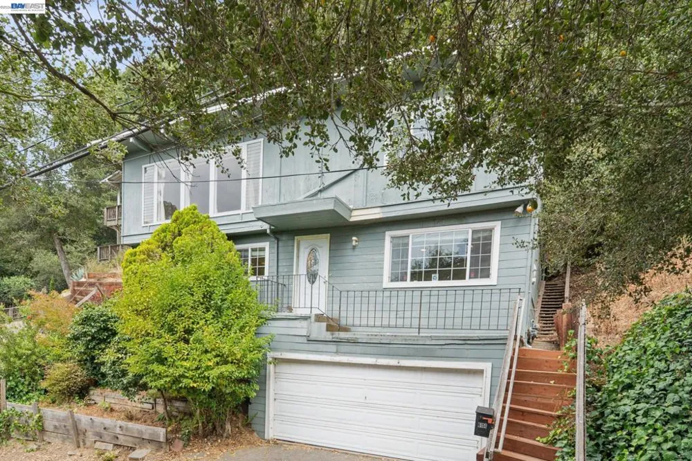 6151 Valley View Rd Oakland, CA 94611