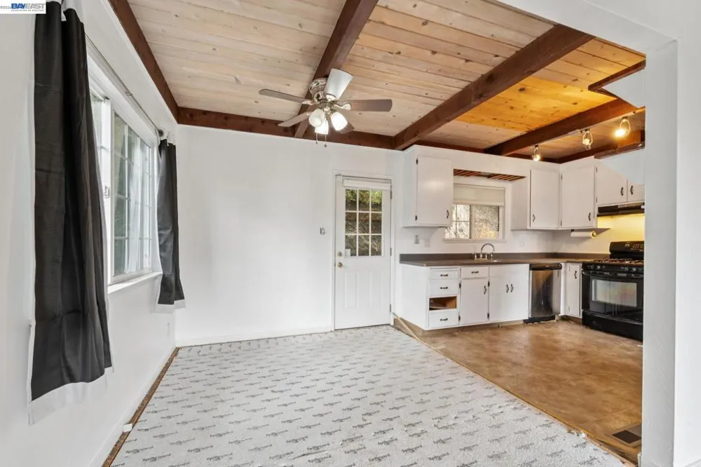 6151 Valley View Rd Oakland, CA 94611